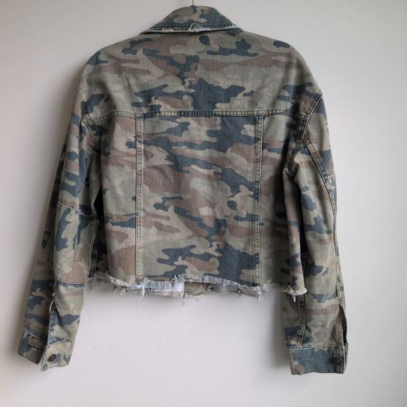 Free People Camo Printed Cropped Denim Jacket size Small - Picture 4 of 6